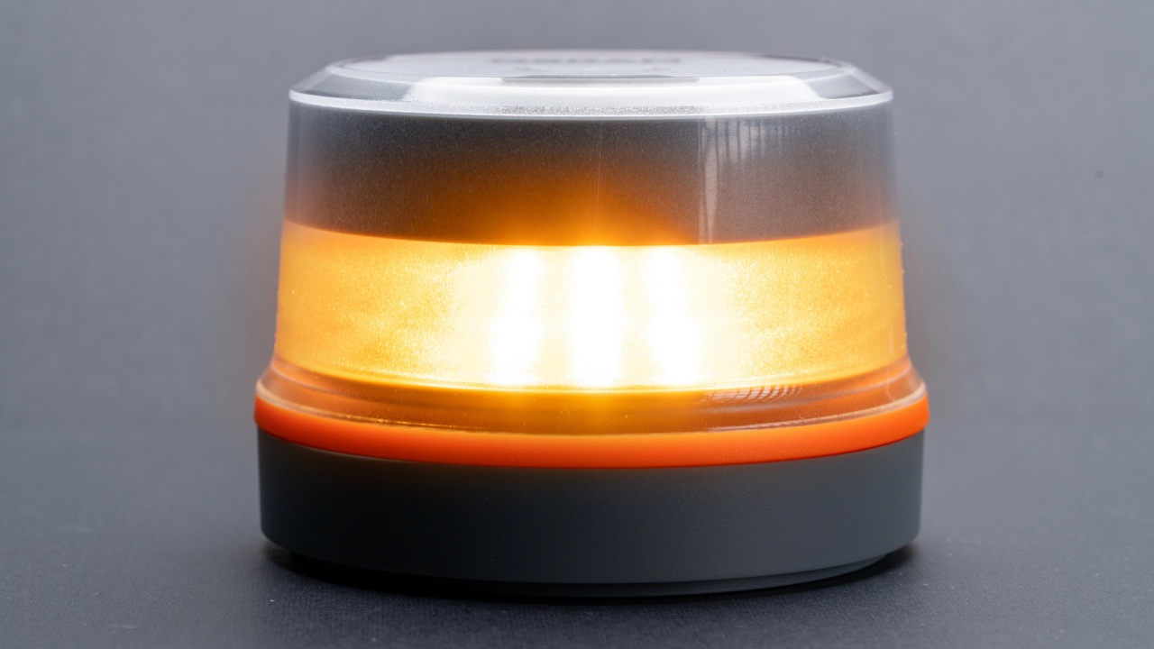 La baliza V16 es solo el principio hacia una carretera donde los coches se avisen entre sí