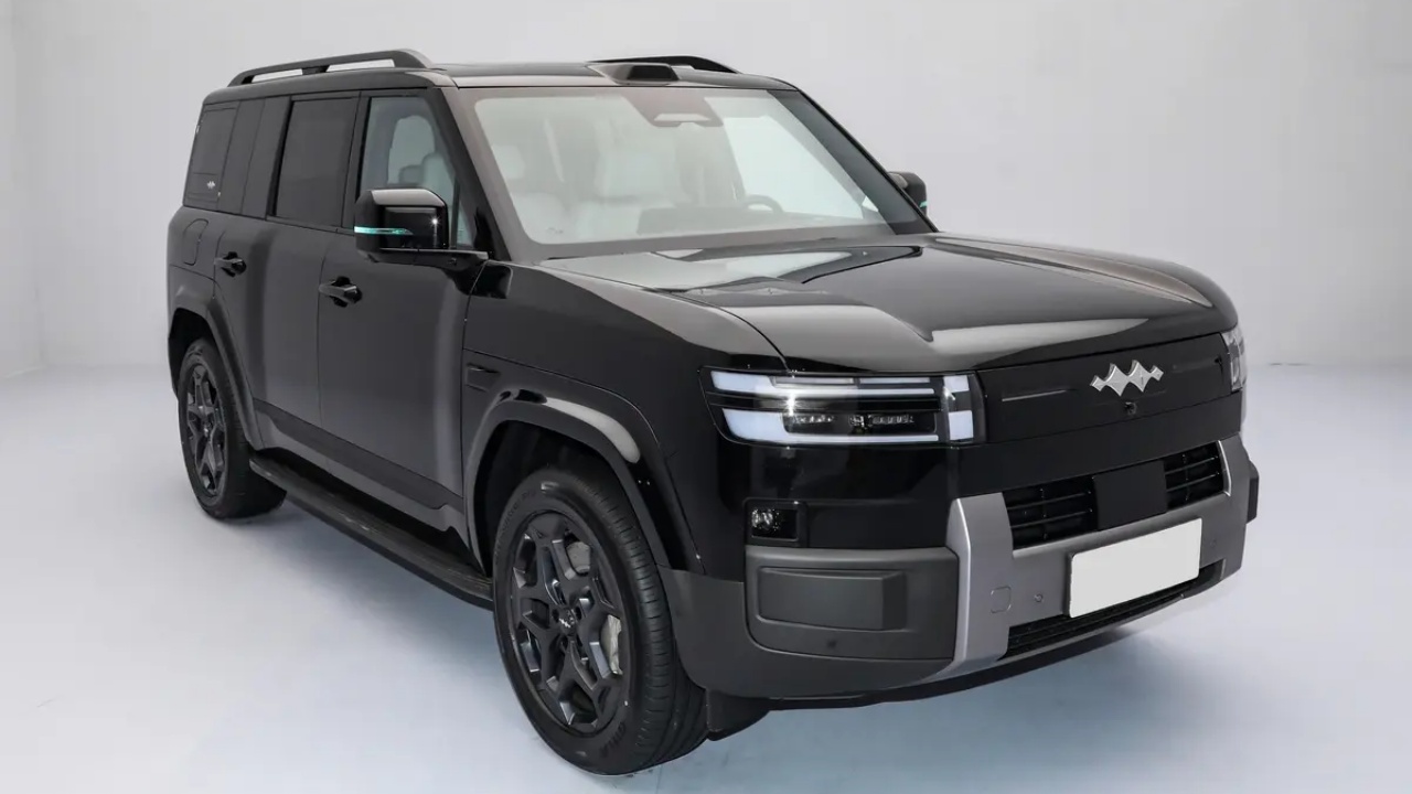 BYD rompe esquemas con su nuevo 4x4 híbrido, un Defender gigantesco con el que quiere conquistar el territorio SUV