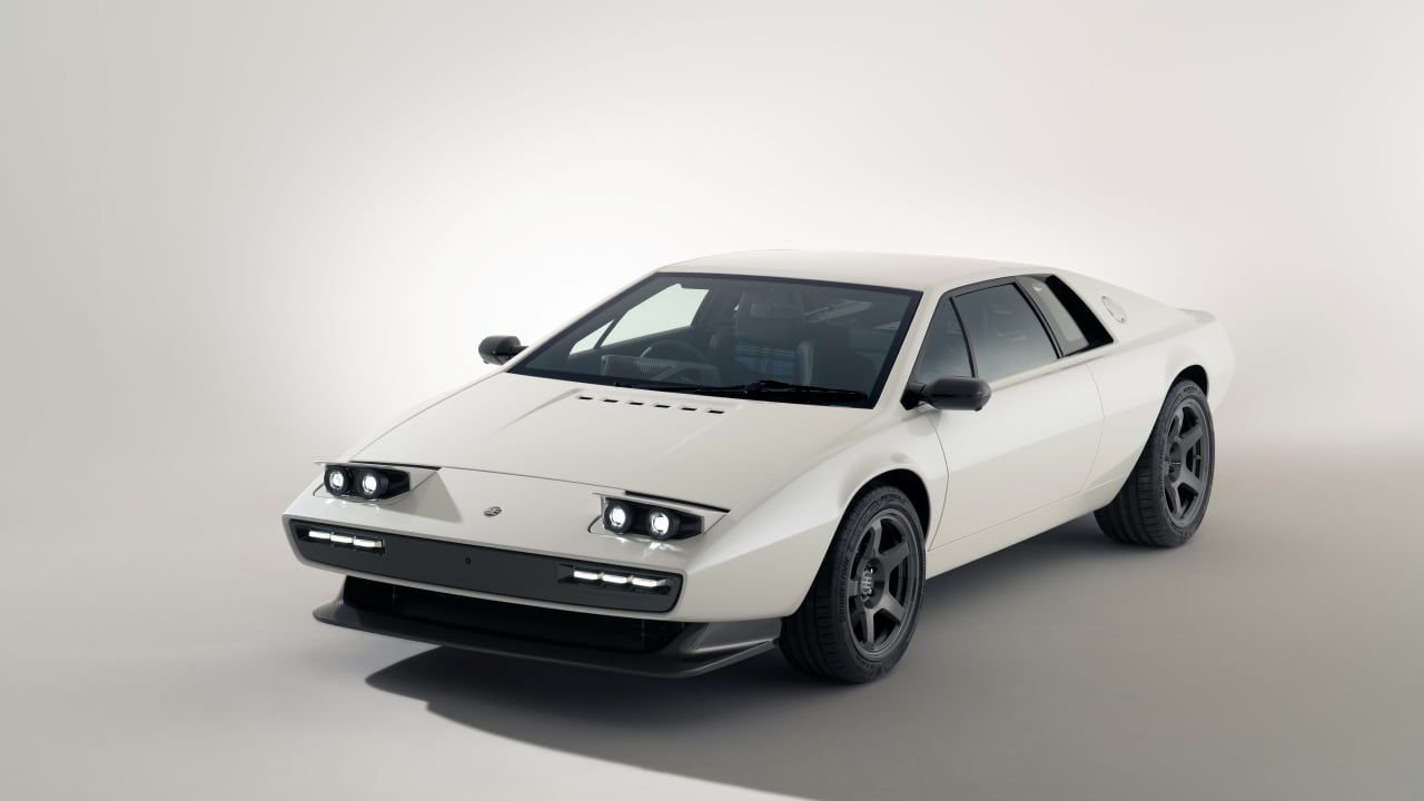 Vuelve el Lotus Esprit ligero y con estética retro tipo James Bond… pero con un giro enorme: no es realmente un Lotus