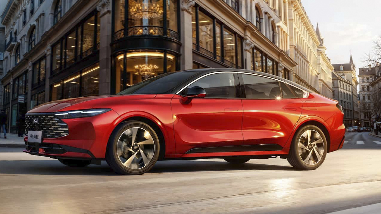 China devuelve a escena al Ford Mondeo 2026, más potencia y un diseño que Europa dejó ir sin explicación