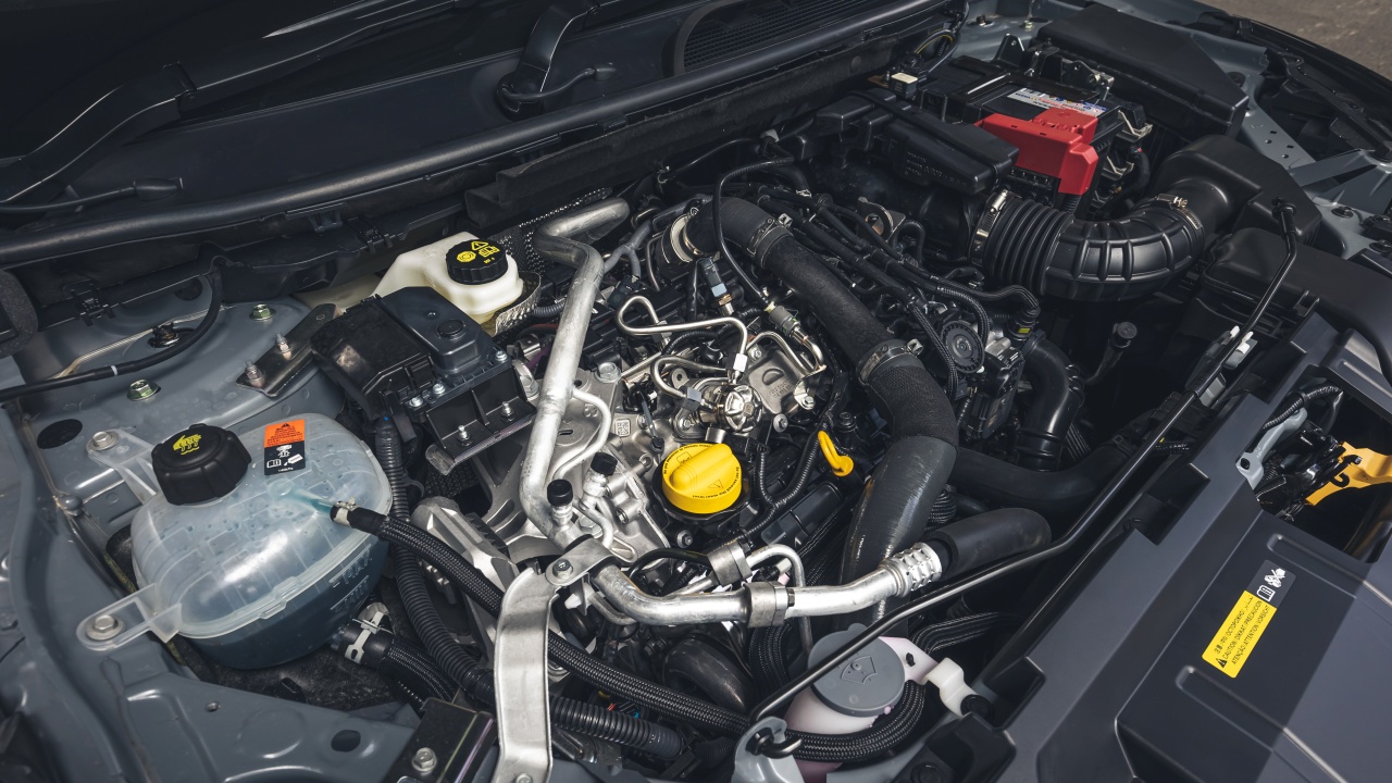 Lo más surrealista que se ha hecho con un motor de Clio o Qashqai: competir en pick-ups, pero sin gasolina