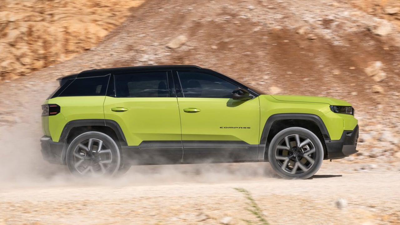 Este SUV con fama en el 4x4 baja 10.900 €, ofrece 500 km de autonomía y apunta directo al Nissan Ariya