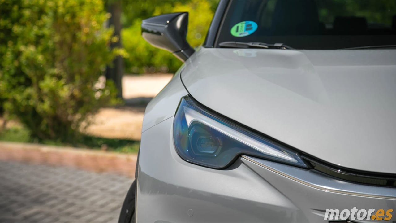 El SUV híbrido con interior premium y tecnología Toyota que no tardarás en amortizar tiene 2.500 € de rebaja y un motor irrompible