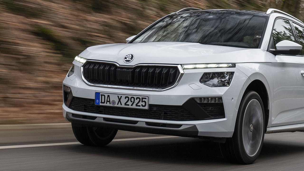 El Skoda que arrasa en ventas por solo 276 € al mes, estrena SUV a precio de chollo y olvídate de coches chinos