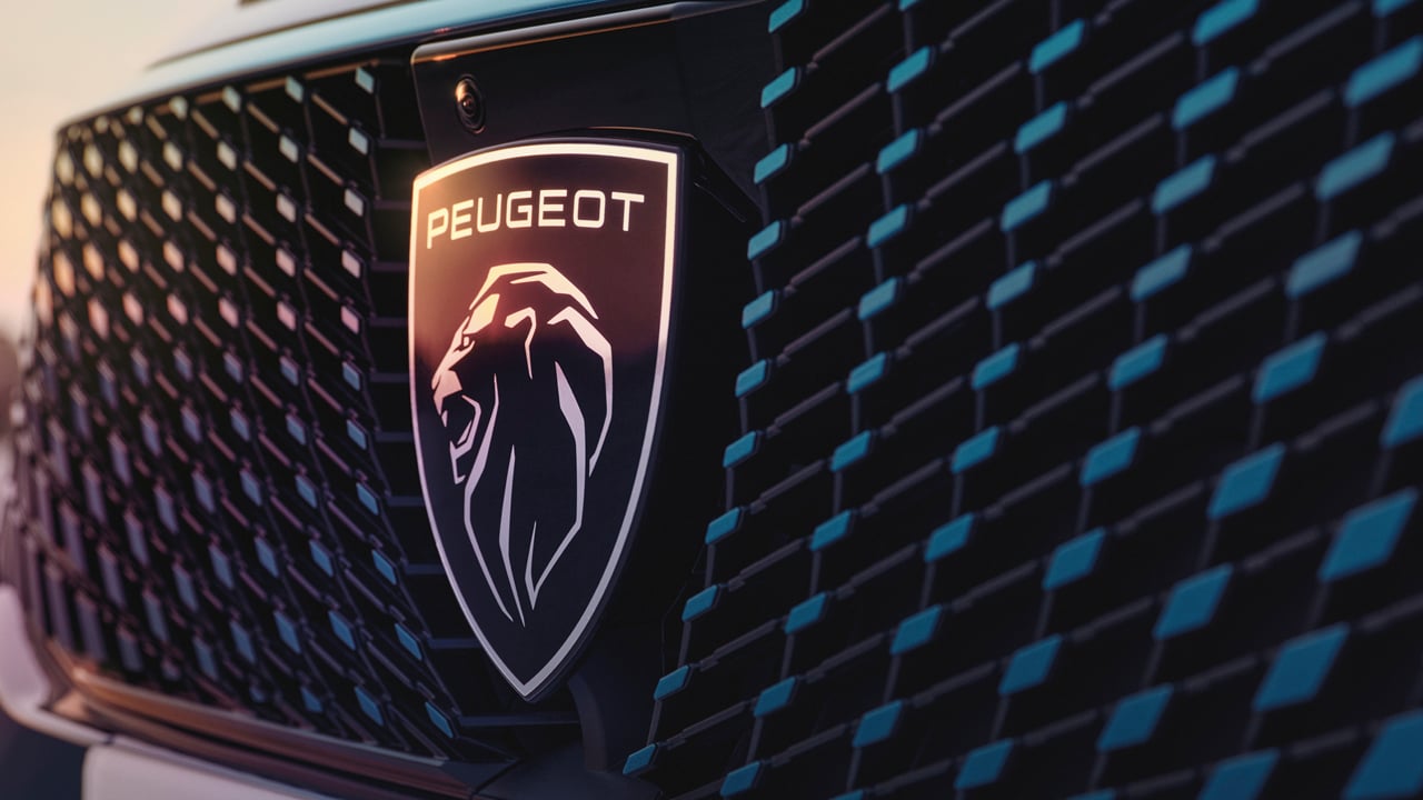 El Renault Symbioz arrasa en Europa y Peugeot ya prepara un nuevo SUV para frenarlo