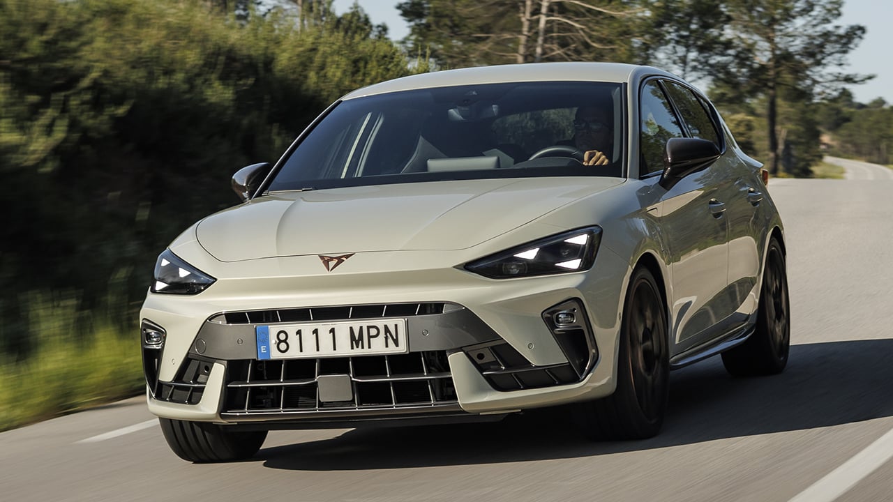 CUPRA aprieta al Mazda3 con el nuevo León Beyond, más equipamiento por menos con etiquetas ECO y CERO