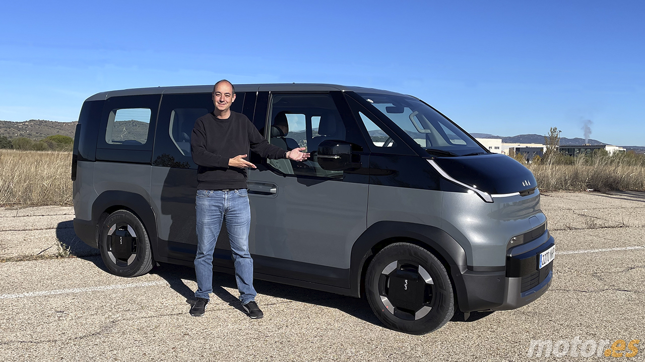 Pruebo el KIA PV5 Passenger, la furgoneta eléctrica que se hace pasar por monovolumen (y lo hace muy bien)