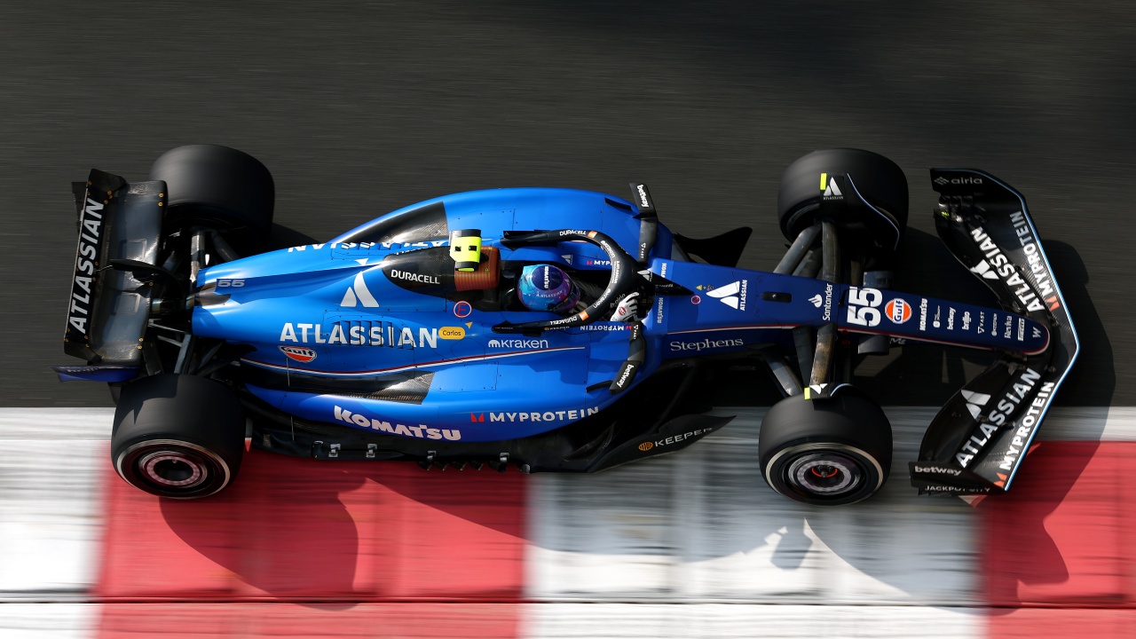 Sainz señala a sus dos máximos rivales en Abu Dhabi: “Estamos en la pelea, pero ellos lideran la zona media en este momento”