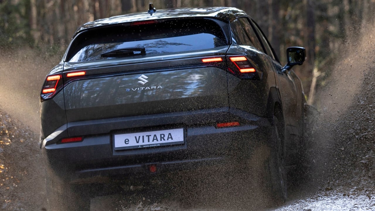 El Suzuki e Vitara 2026 ya está a la venta en Europa, práctico y con un plus que ningún otro B-SUV eléctrico tiene