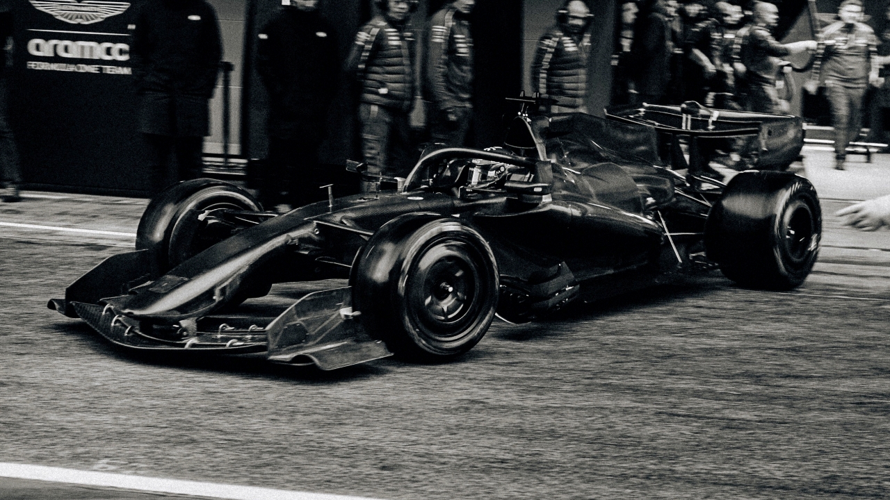 Mercedes carda la lana y el Aston Martin se lleva la fama en el cuarto día de test