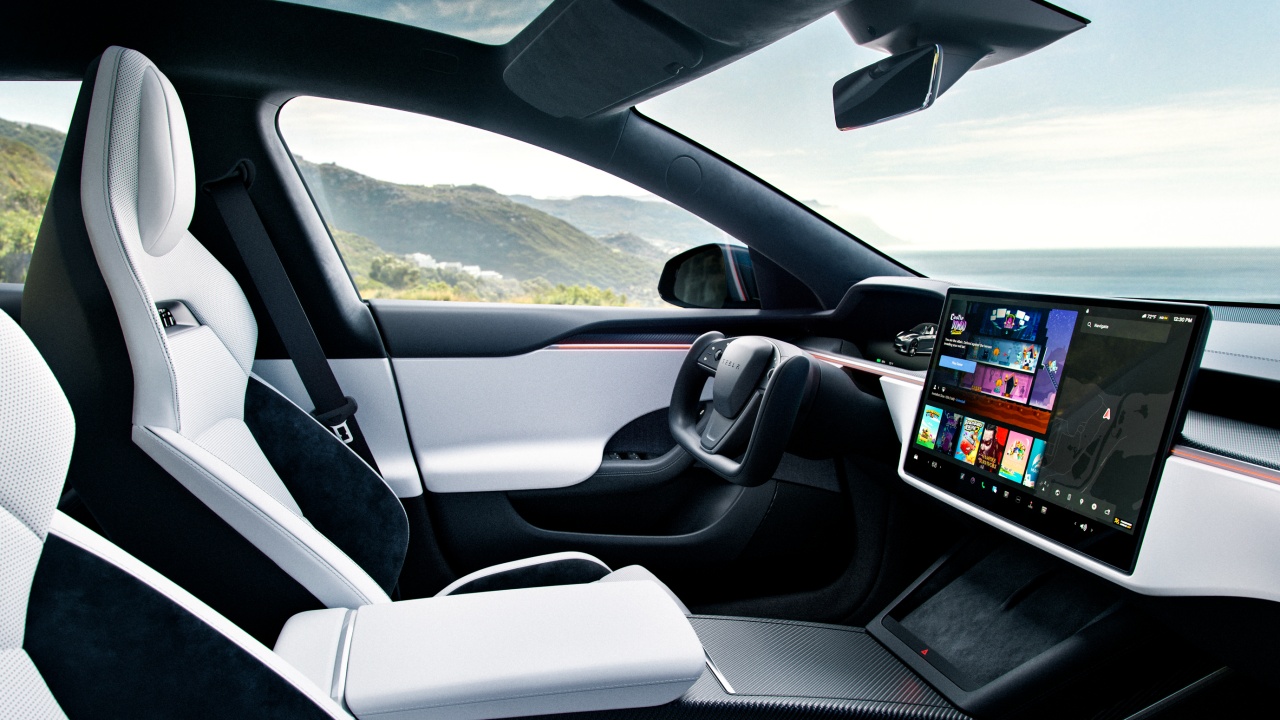 El FSD de Tesla se enfrenta al hielo con un Model S Plaid de 1.020 CV… y el resultado no es tranquilizador