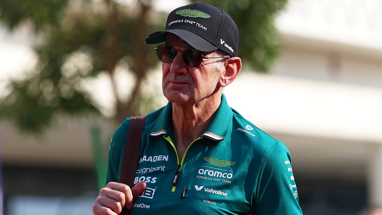 Newey va a por todas y no teme empezar tarde la pretemporada: el Aston Martin AMR26 sufre retrasos