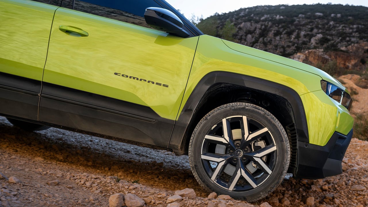 9.200 € de descuento y etiqueta CERO para el SUV de aspecto 4x4 que, con 500 km de autonomía, pone en jaque al Skoda Elroq