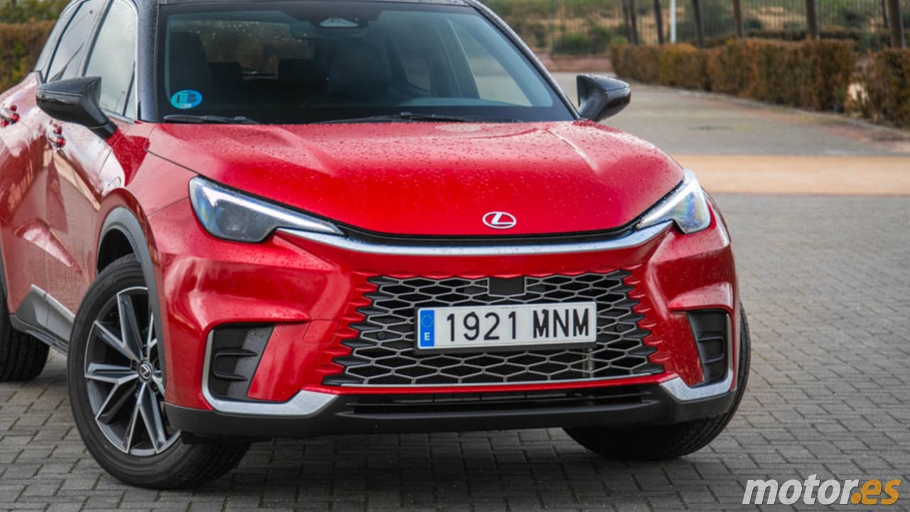 El Toyota Yaris Cross de Lexus baja 3.800 € y, con un motor híbrido irrompible, supera al Audi Q2 en fiabilidad y eficiencia