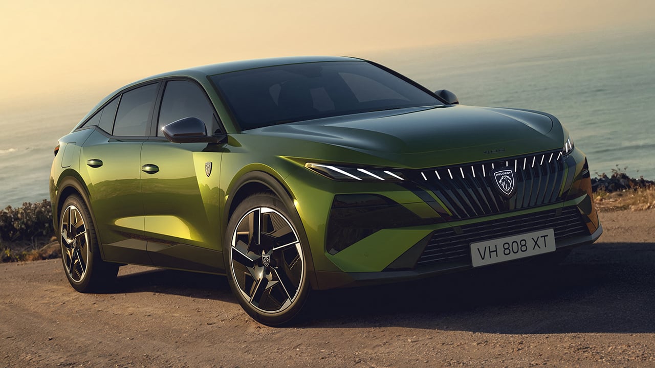 Nuevo Peugeot 408, diseño renovado junto a más tecnología y una mejorada variante eléctrica