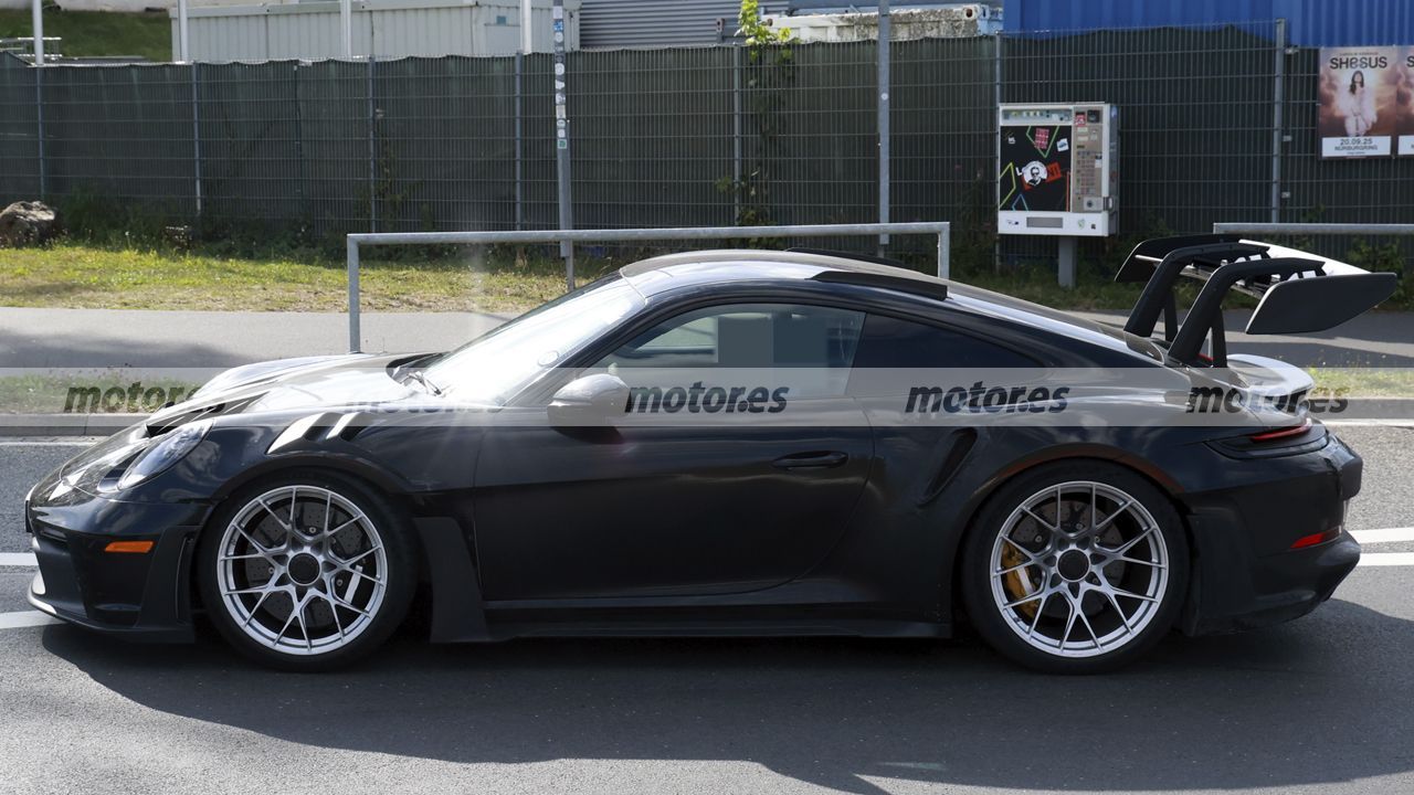 Porsche ya prueba el 911 GT3 RS Facelift en hielo y deja claro que será aún más radical