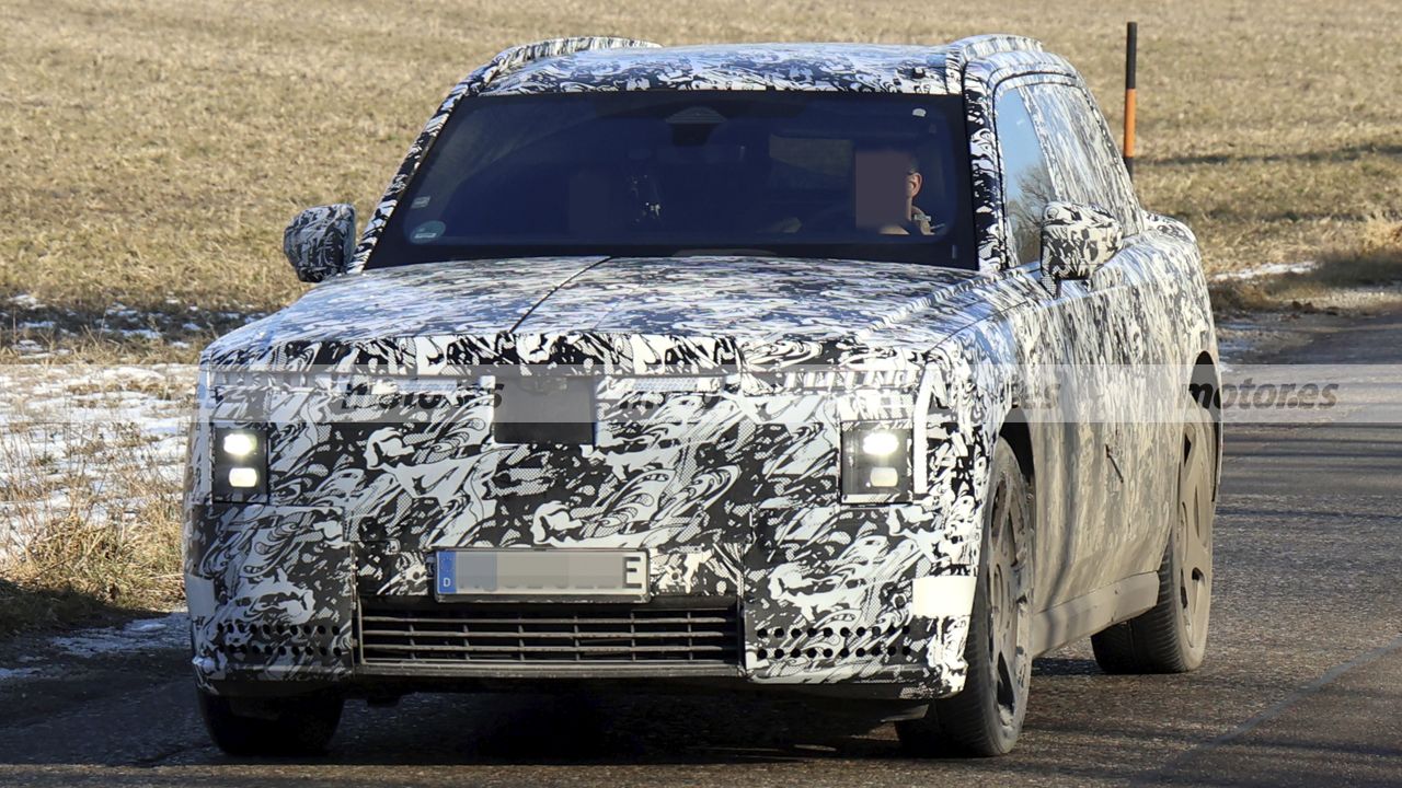 El segundo Rolls-Royce eléctrico posa en sus primeras fotos espía… y no sustituirá al Cullinan