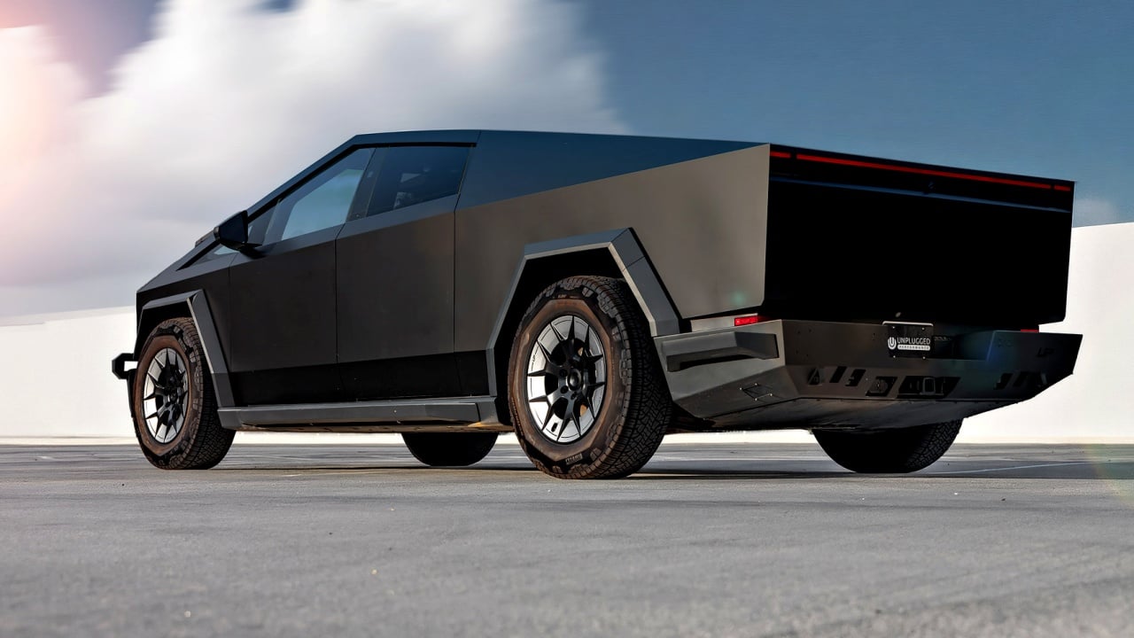 Tesla quiere que sus coches se peguen al asfalto como un Fórmula 1 y ya lo ha patentado