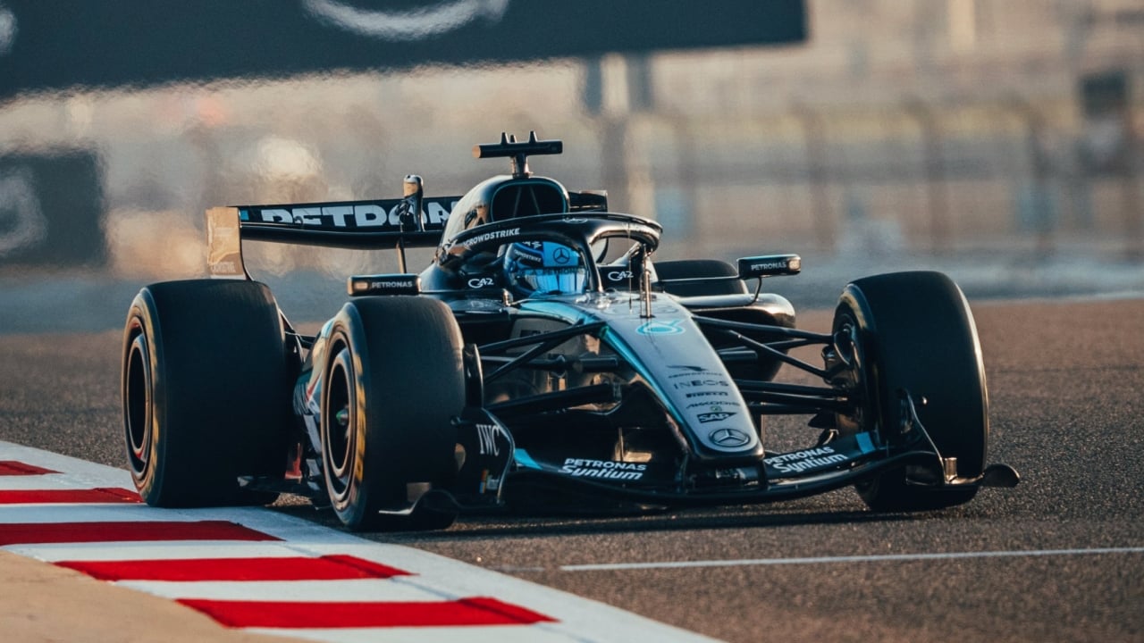 Russell marca el rumbo, McLaren y Ferrari no aflojan y Aston Martin preocupa: Baréin entra en modo definición