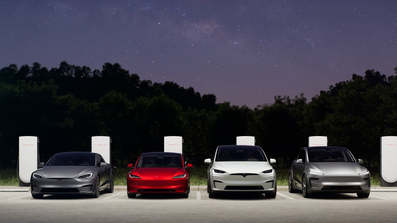 El coche eléctrico sigue siendo minoría real: menos del 1% del parque móvil en España y solo un 2,3% en Europa