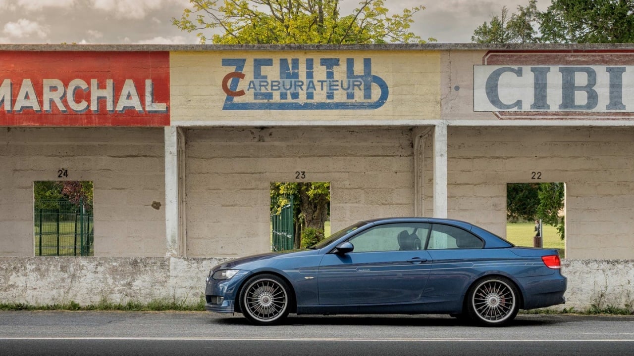La nueva marca premium de BMW estrena logo y será la peor pesadilla para Jaguar (otra vez) y Maybach