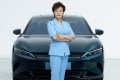 BYD es la nueva Tesla y la vicepresidenta Stella Li no lo niega: “Queremos estar en la cima de la industria automovilística”