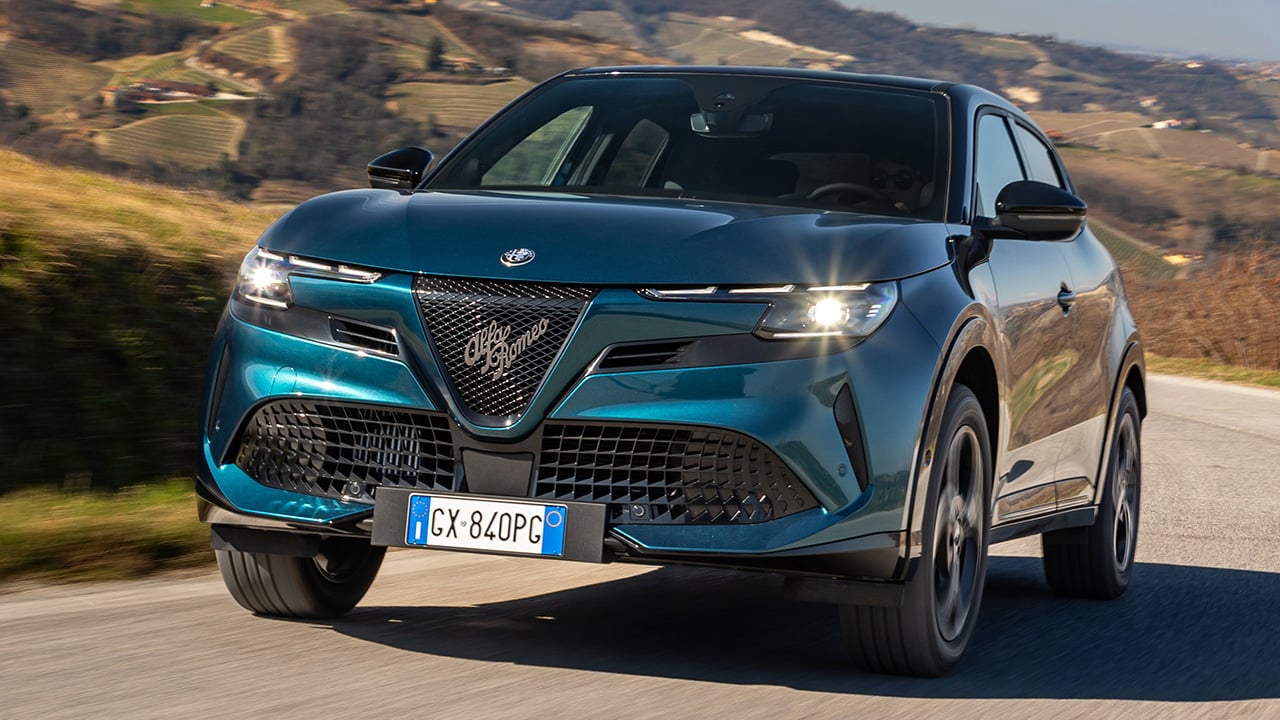 El Alfa Romeo Junior es un rival que el Lexus BLX no puede obviar, 3.500 € más barato, con etiqueta ECO y hace 4,8 L/100 km