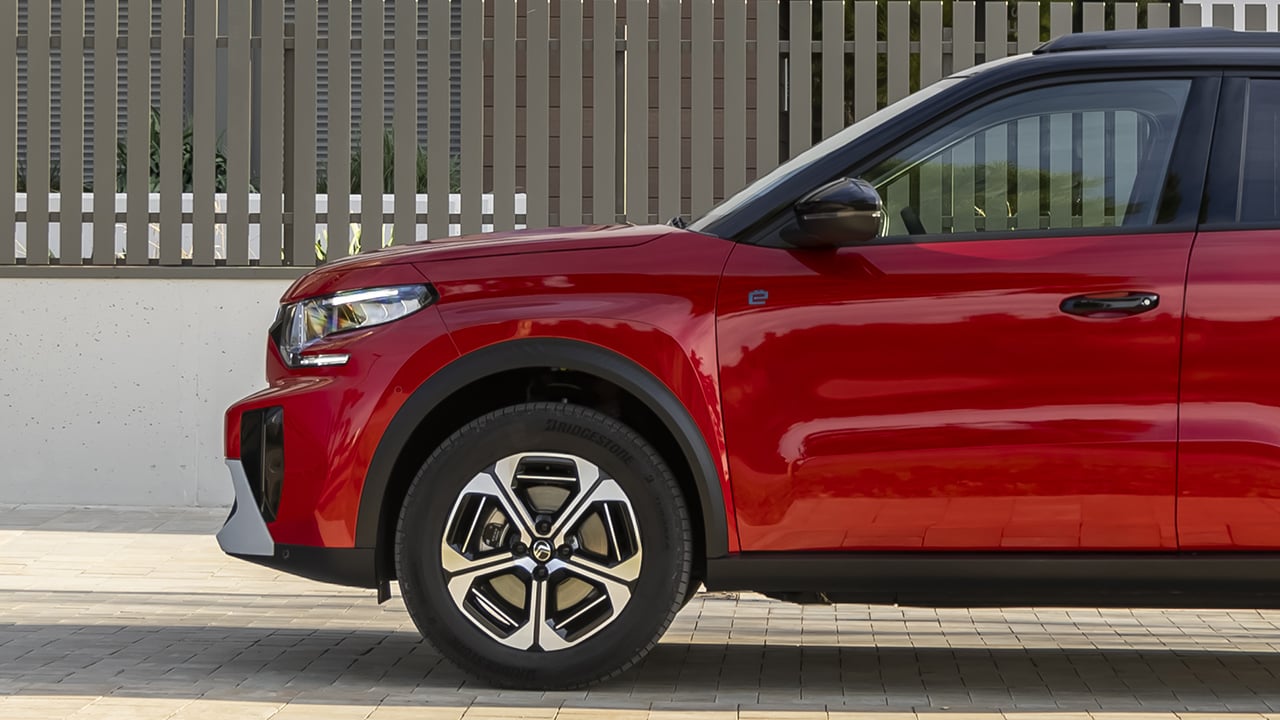 Cuesta como un Dacia Jogger, con etiqueta ECO y hasta 7 plazas, este SUV baja 2.800 € y cambia las reglas