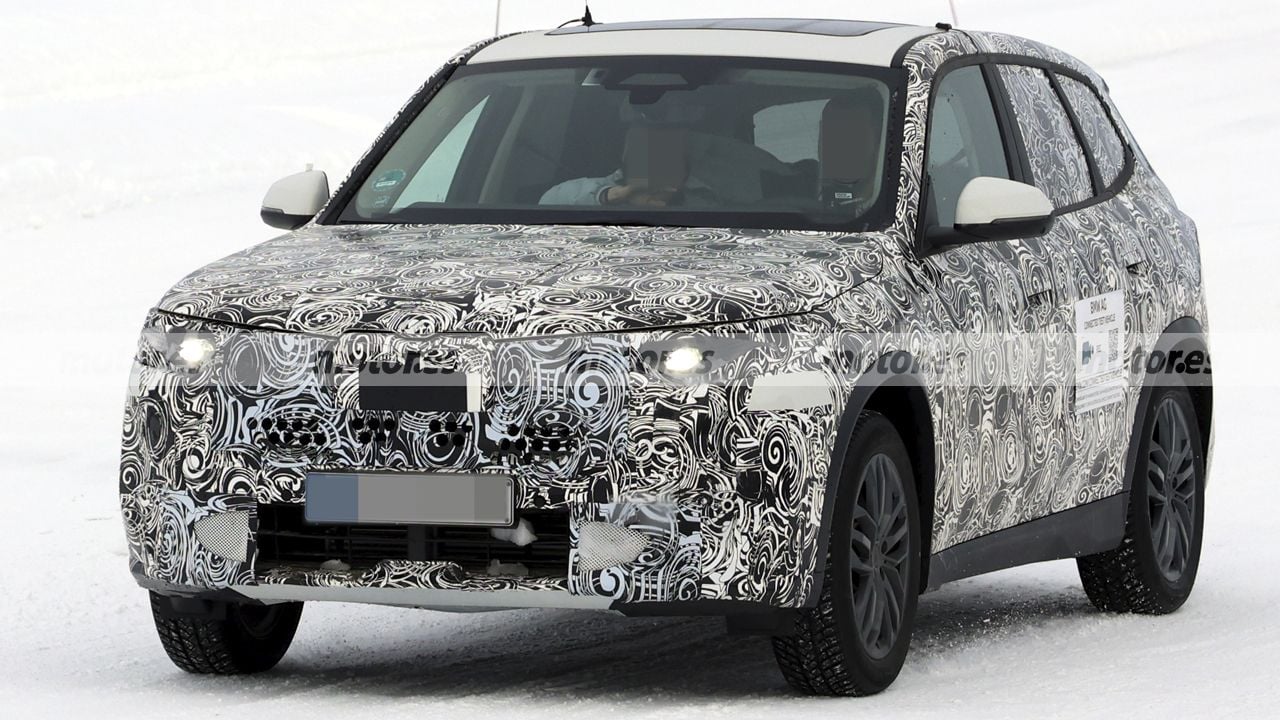 El BMW X1 2027 será el primer “Neue Klasse” sin serlo del todo: nuevo diseño y tecnología sin cambiar de generación
