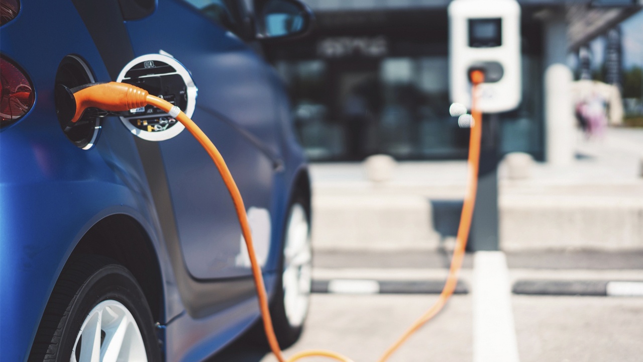 El eléctrico va a borrar al diésel, pero esto ya nos suena, es como un dejá vu: ¿otra vez el mismo guion?