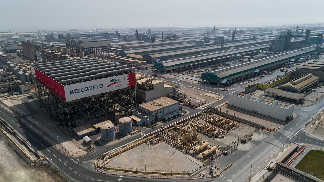 Los misiles de Irán sobre las fábricas de aluminio amenazan con encarecer tu próximo coche