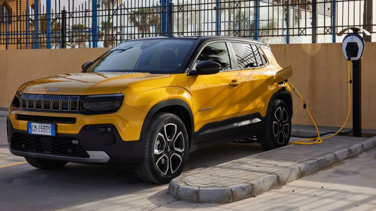 Jeep se suma al adelanto de ayudas en sus eléctricos, pero no hay para todos: Avenger y Compass en cupo reducido