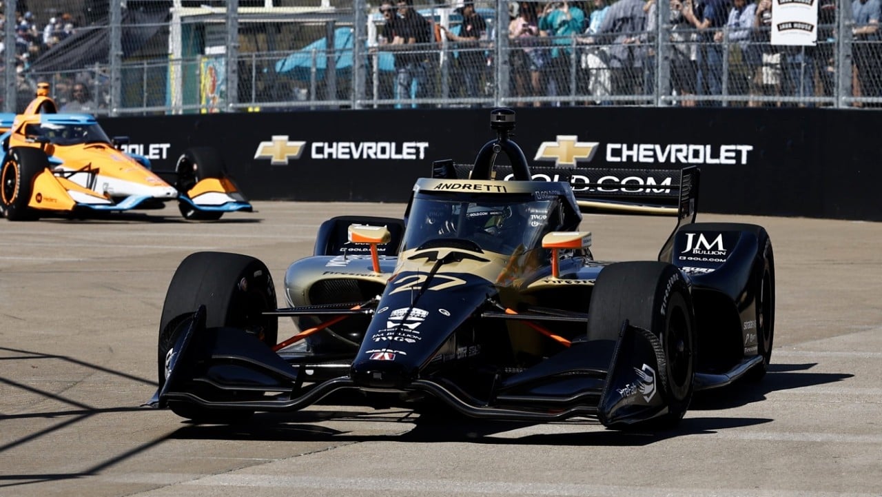 Kyle Kirkwood arrebata por la fuerza la victoria a Álex Palou en Arlington