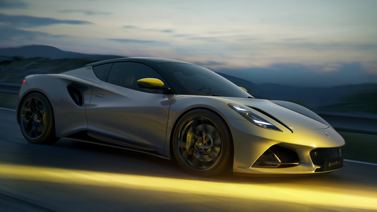 Geely no olvida el alma de Lotus y el Emira se vuelve más ligero, tanto el V6 como el Turbo recuperan algo de la filosofía Chapman