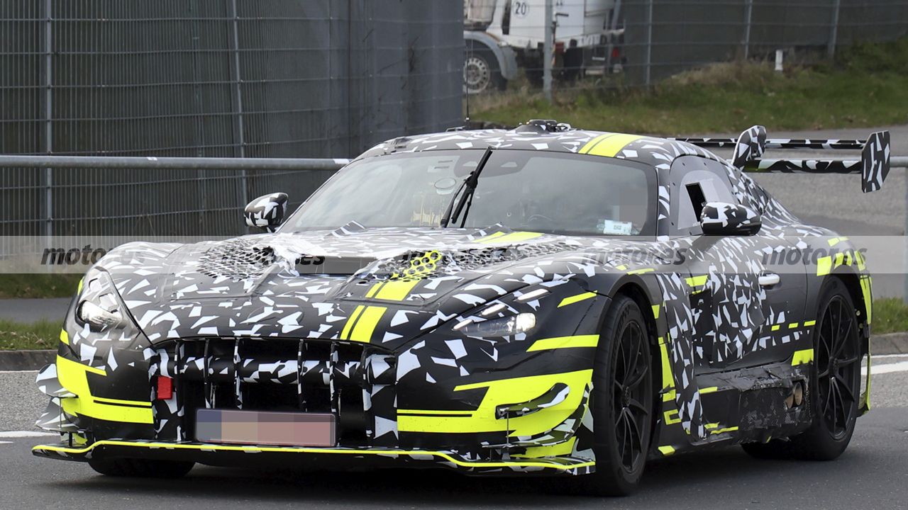 Mercedes-AMG prueba el próximo GT Black Series y las fotos espía lo delatan: viene sin concesiones