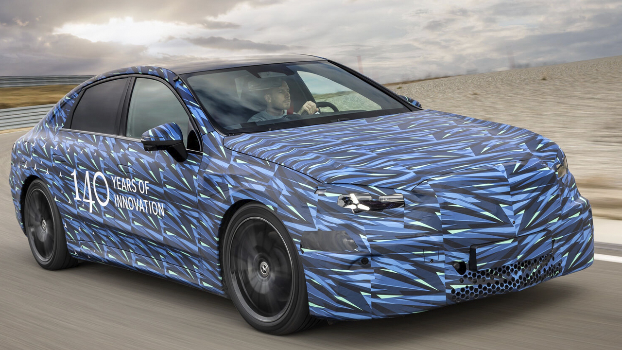 El nuevo Mercedes Clase C eléctrico promete hasta 800 km, carga ultra-rápida, y llegará antes que el BMW i3