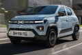 El Dacia Spring ahora es un chollo irresistible: desde 11.815 €, mejora en potencia, seguridad y equipamiento