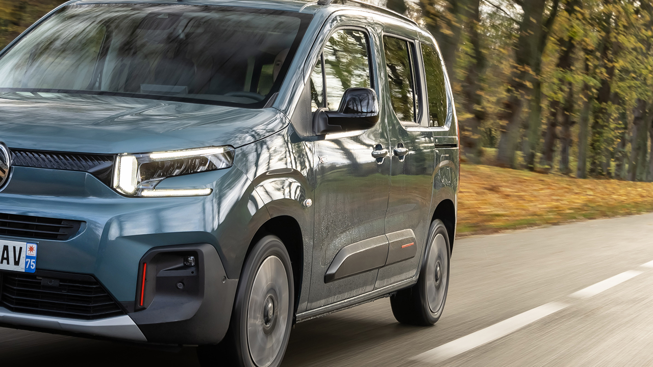 Mientras todos miran a los SUV chinos, este “Made in Spain” llega con 7.200 € menos, maletero gigante y 5,3 L/100 km