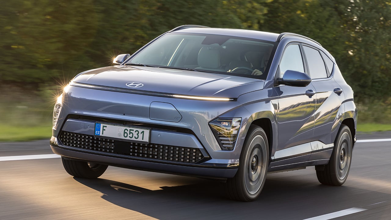 Hyundai aprieta con el KONA CERO más equipado, baja 11.700 € y con 440 km de autonomía pone nervioso al Jaecoo 5