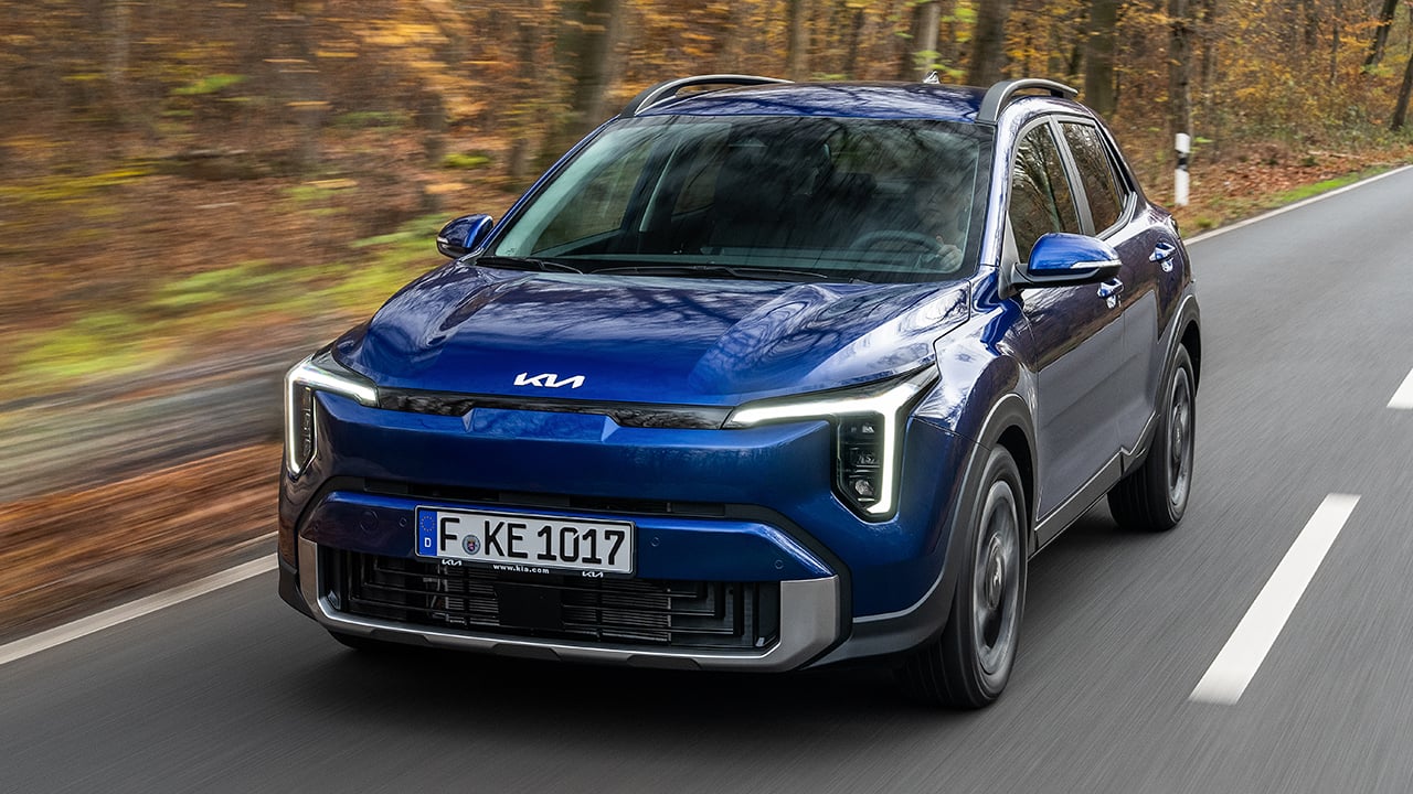 Etiqueta ECO, diseño renovado y 3.900 € de descuento, este KIA Stonic a precio de Dacia es un chollo en el segmento B-SUV