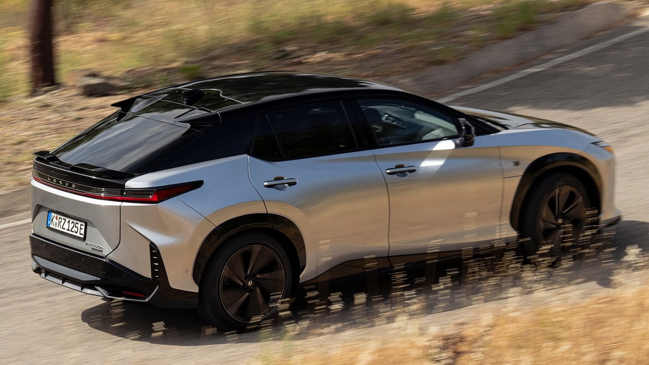 Este SUV japonés rival directo del BMW iX3 cuesta 21.000 € menos y, con más de 550 km de autonomía, entra en territorio Tesla