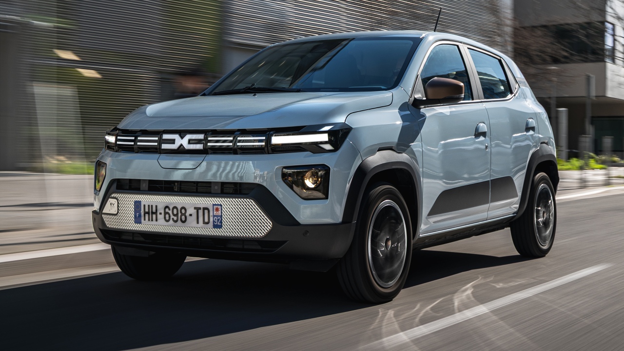 El Dacia Spring ahora es un chollo irresistible: desde 11.815 €, mejora en potencia, seguridad y equipamiento