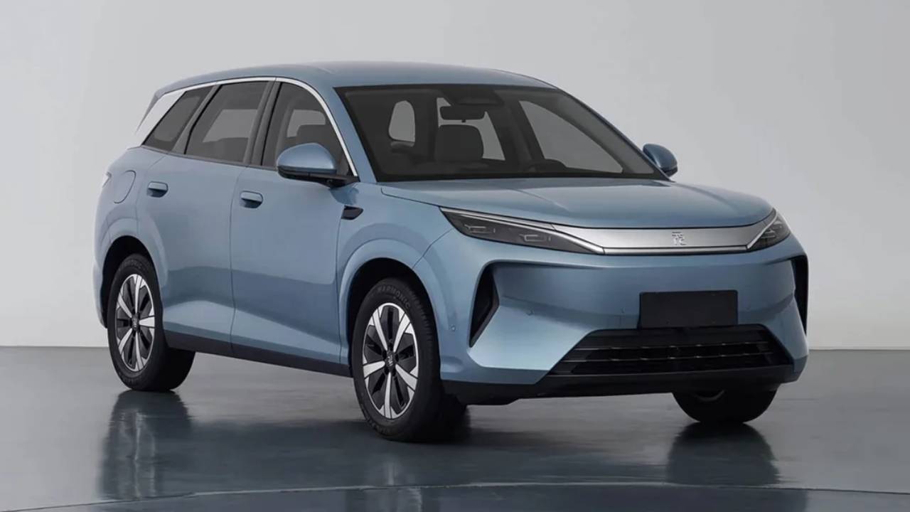 El BYD Atto 3 prepara en Europa un salto muy serio: más tamaño, más potencia y carga en solo 5 minutos