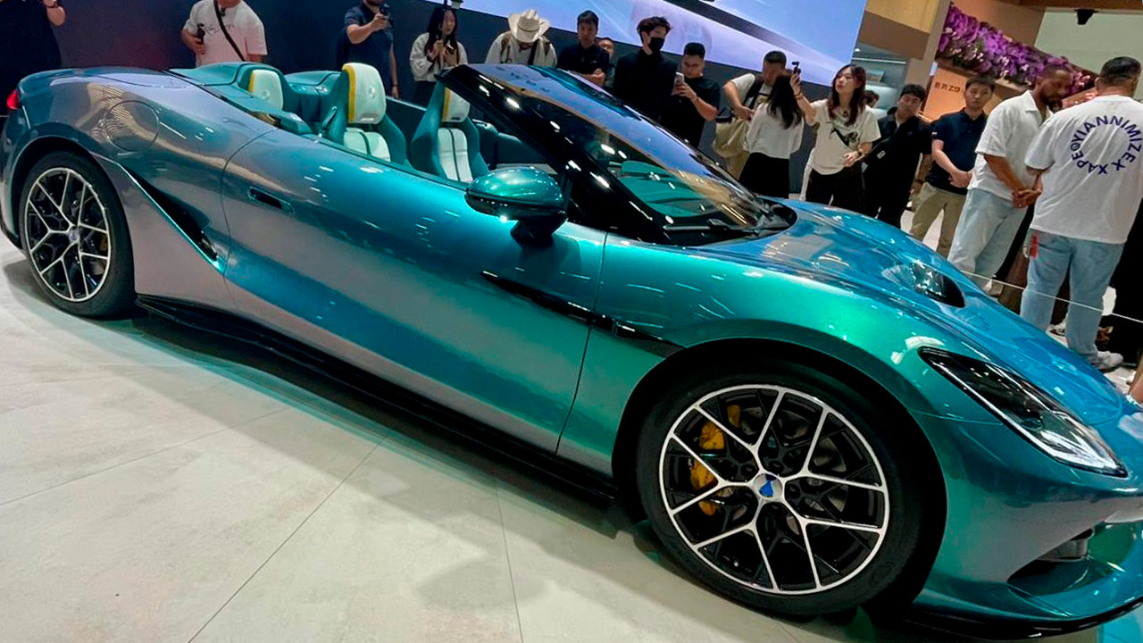 Más de 1.000 CV y directo a por Porsche: el Denza Z llega antes a Europa que a China