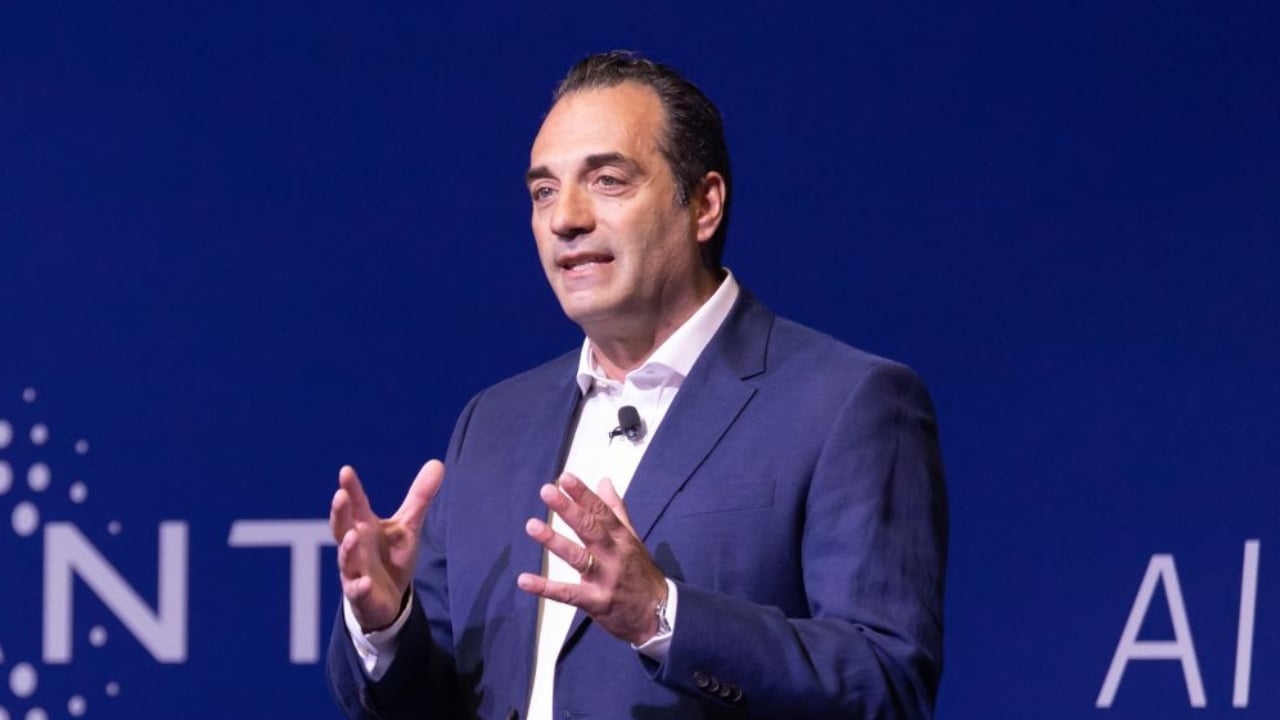 El CEO de Stellantis se niega a eliminar marcas y un experto le da la razón: "Sería muy difícil recuperarlas"