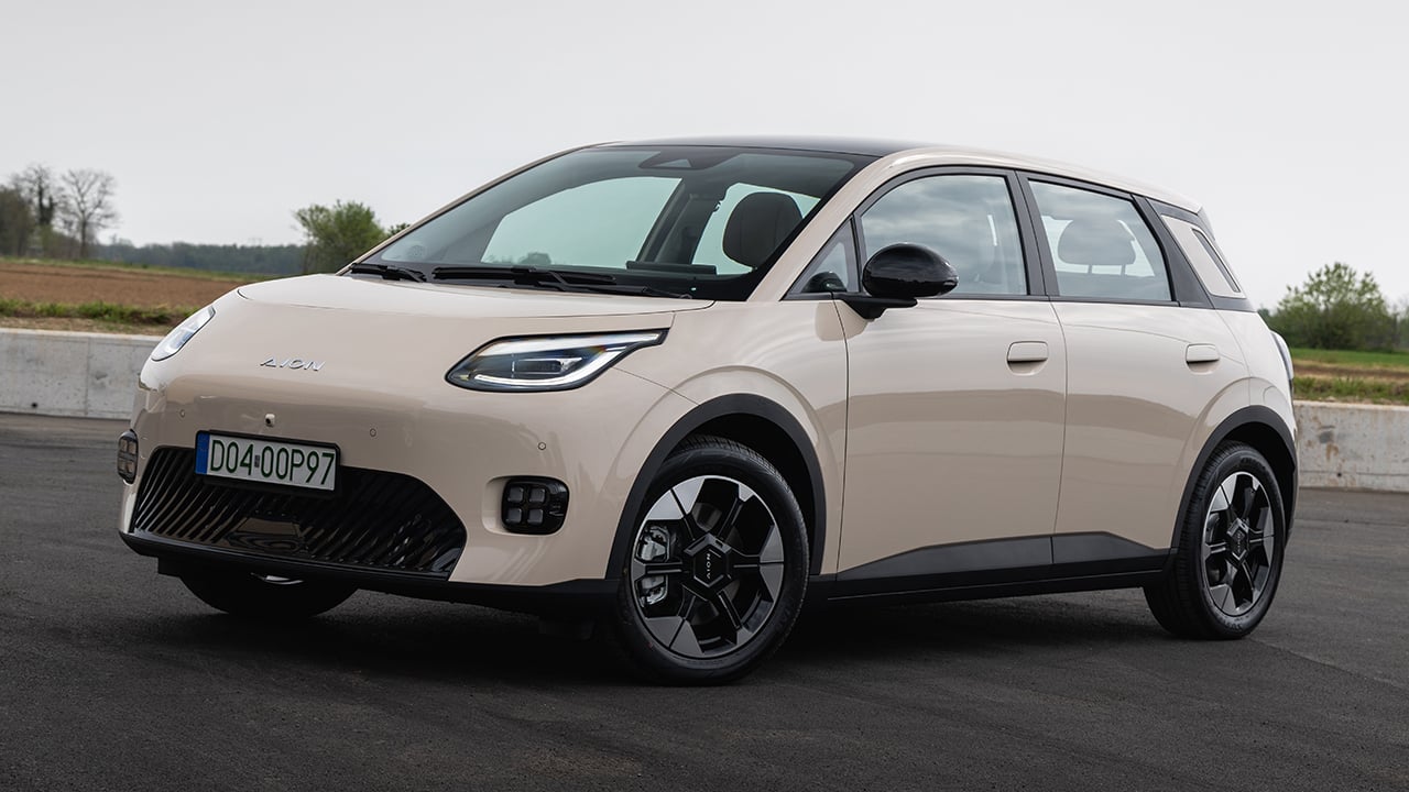 GAC ataca en Europa con el nuevo Aion UT, 430 km de autonomía y menos de 28.000 € para ir a por el Renault 5