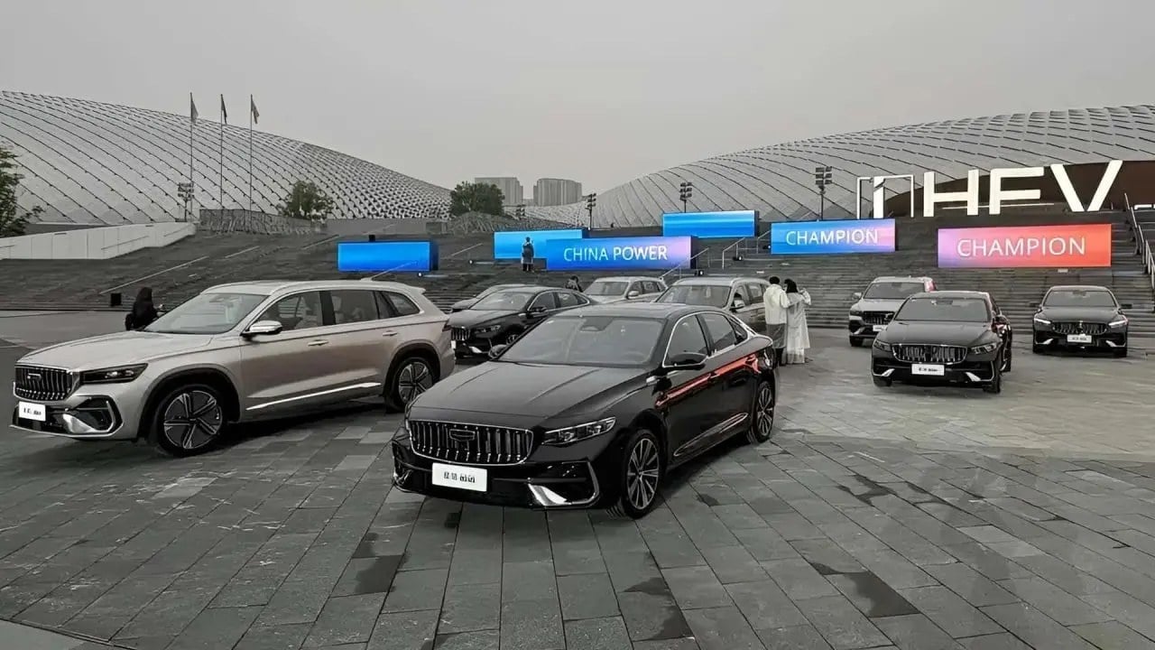 Geely promete poner patas arriba los híbridos con 2,2 l/100 km de consumo: un aviso directo a los japoneses