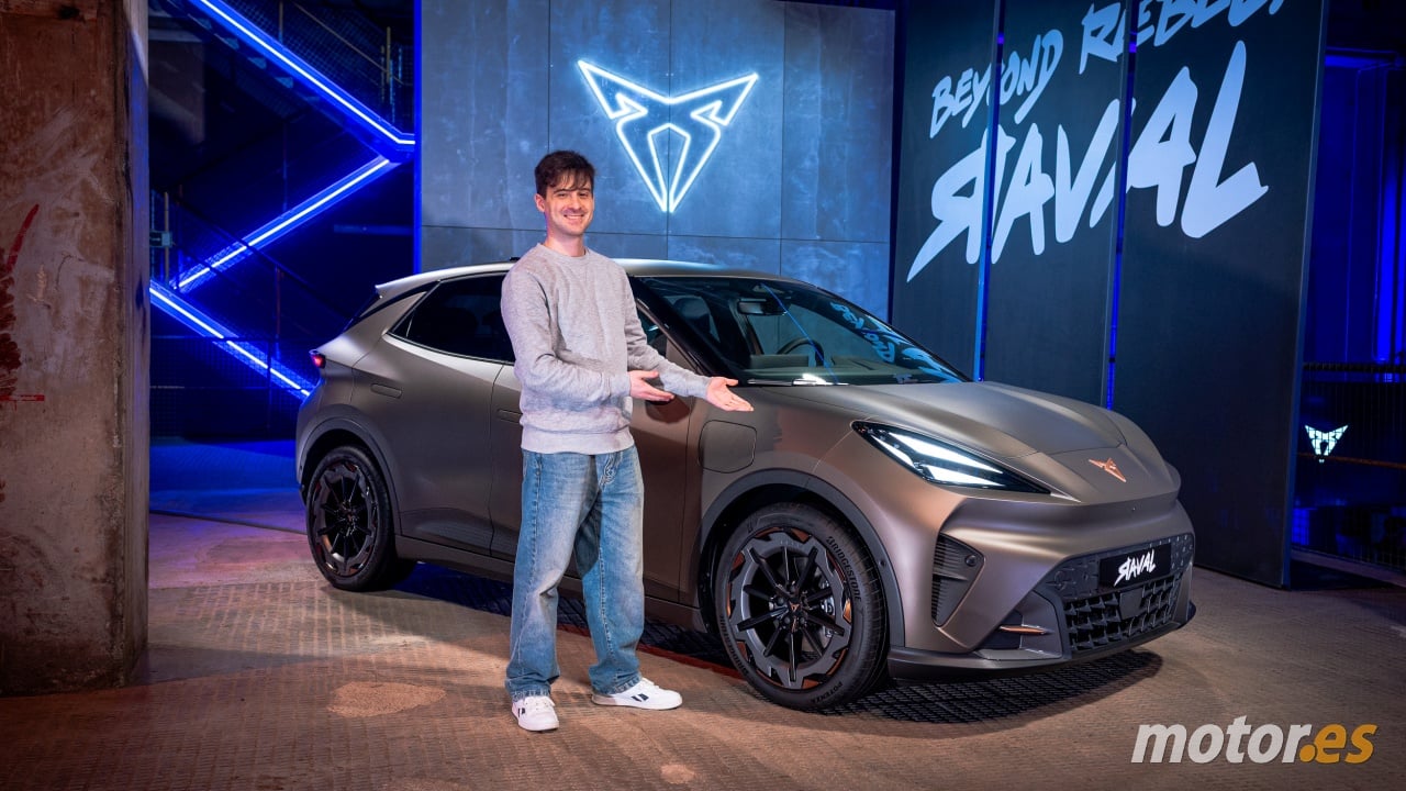 Lo hemos visto y tiene 450 km y 26.000 €: el CUPRA Raval puede ser el mayor dolor de cabeza del Renault 5