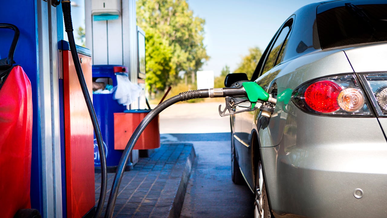 Huelga de gasolineras el puente del 1 de mayo: cu&aacute;ndo repostar, qu&eacute; d&iacute;as evitar y por qu&eacute; vas a pagar m&aacute;s caro el combustible