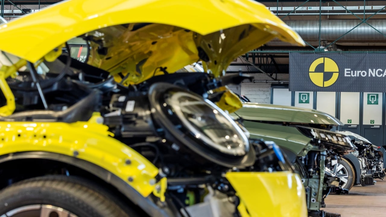 Nuestros coches y la FIA que controla la Fórmula 1 tienen más que ver de lo que crees